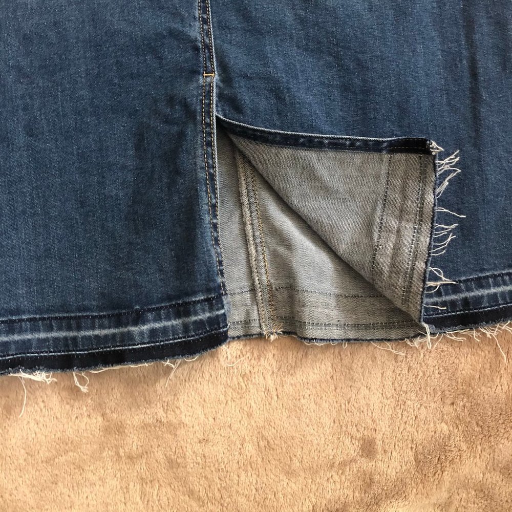 Kenneth Cole Reaction Moderna Denim Skirt - Picture 6 of 10